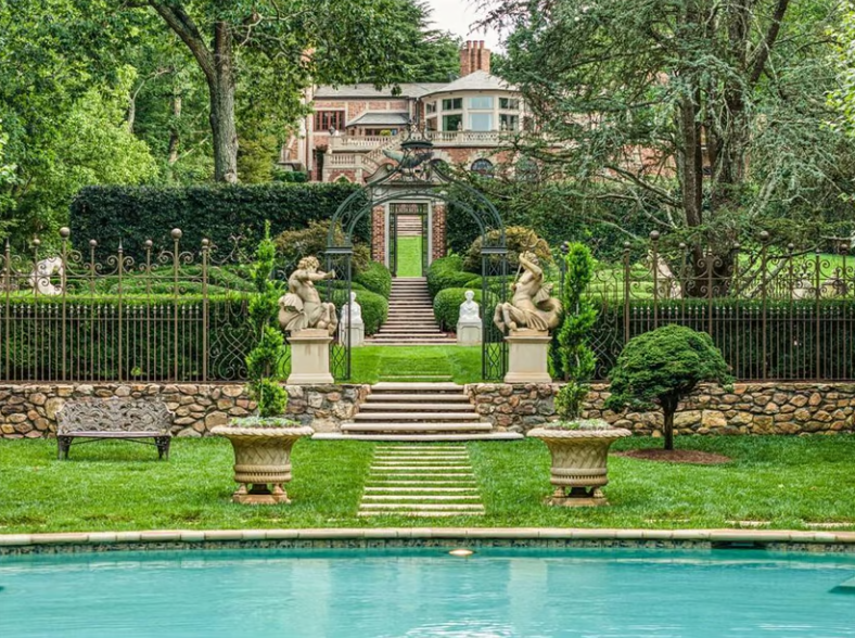 Spectacular single family home